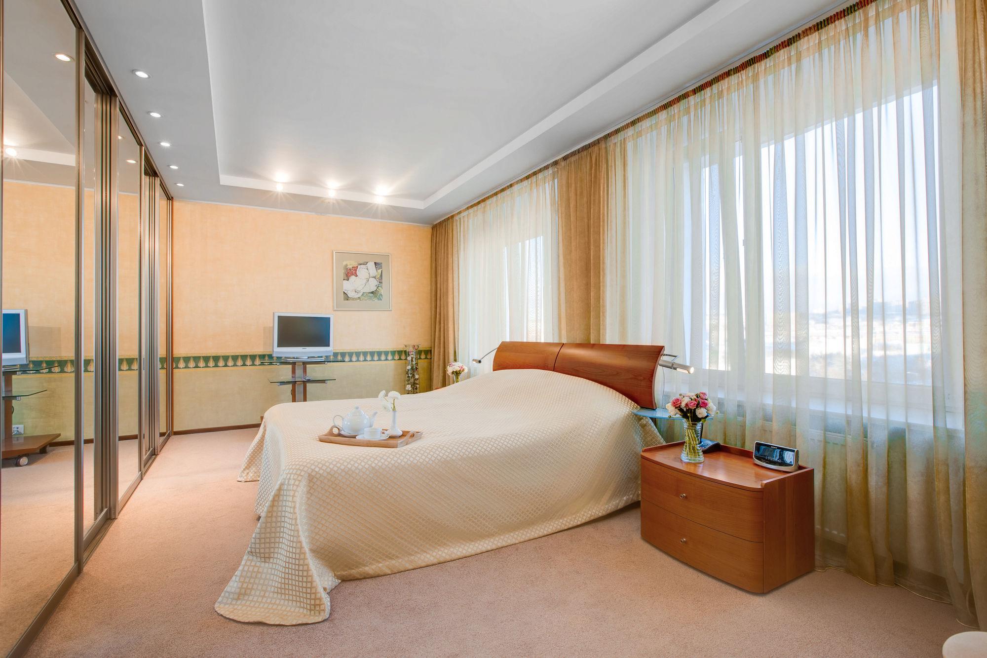 コングレス ホテル メリディアン ムルマンスク エクステリア 写真