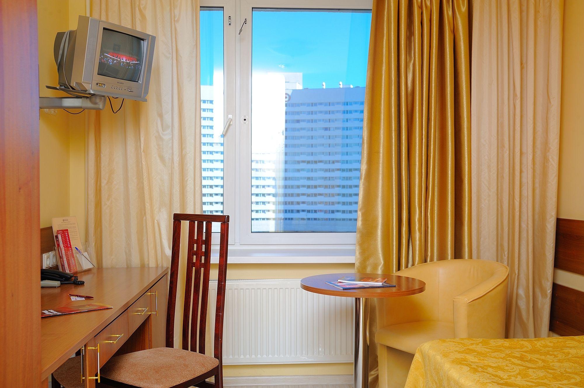 コングレス ホテル メリディアン ムルマンスク エクステリア 写真